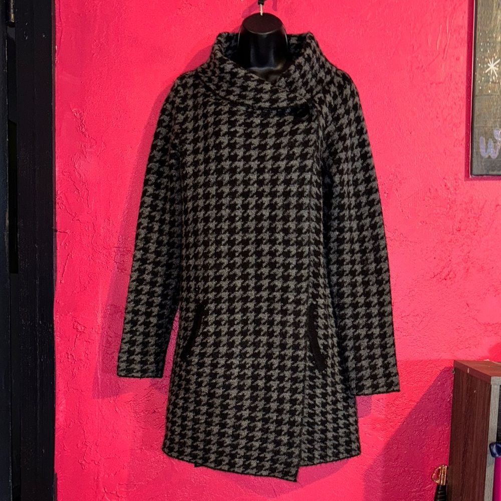 Max studio wool blend classic, punk vibes Houndstooth Sweater Coat. Sz medium